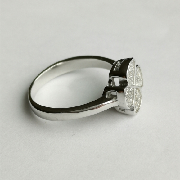 Sterling Silver CZ Clover Leaf Ring Size 8 - Picture 2 of 5